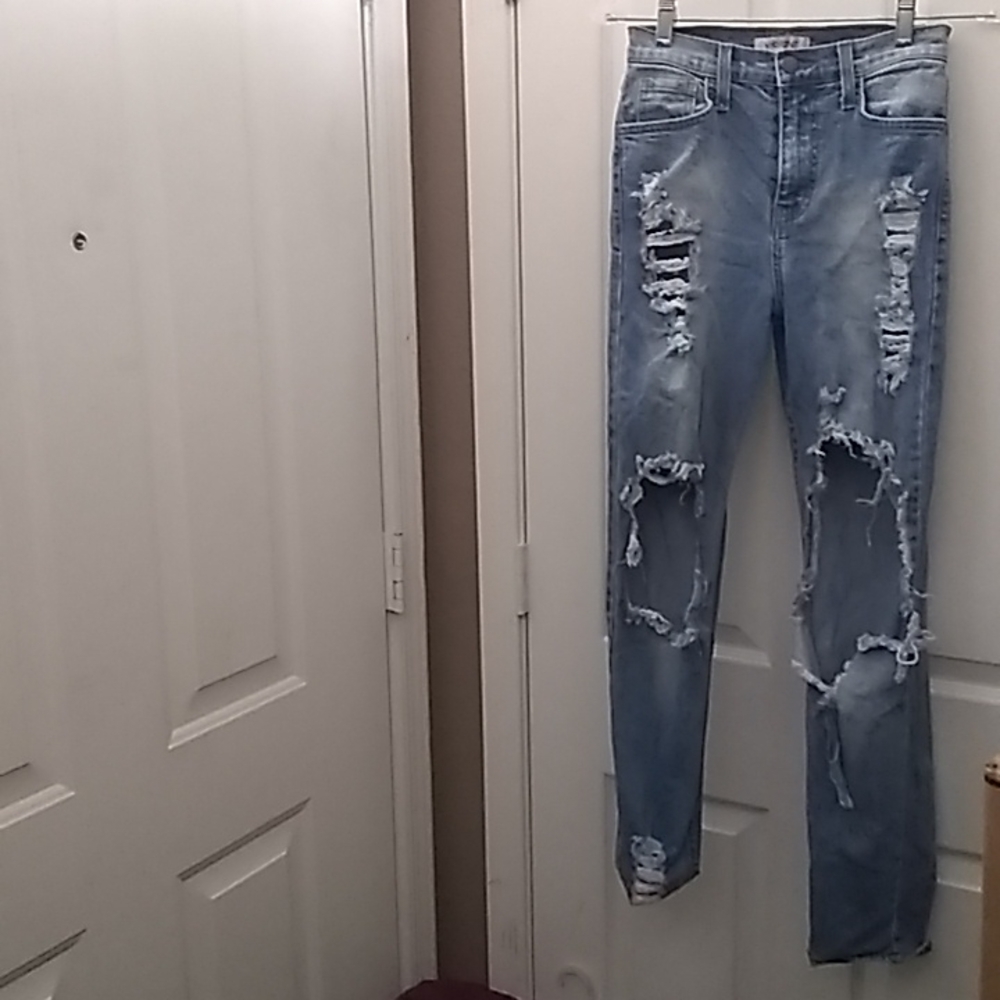 FINAL MARKDOWN Juniors' vibrant MiU Distressed Jeans (3/W25)